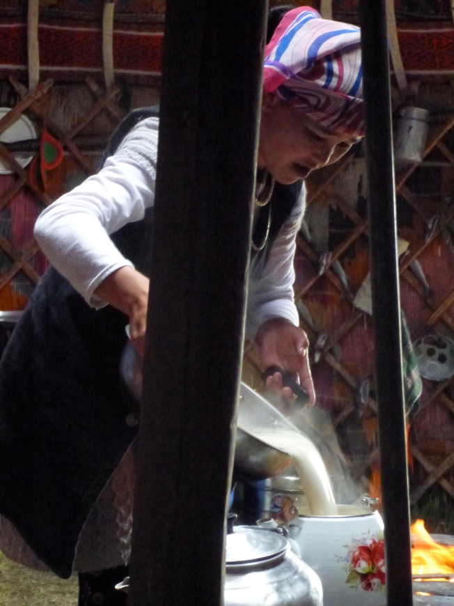 The wife of one of the sons prepares milk tea.